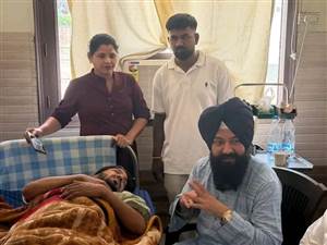 ਫਿਲੌਰ 'ਚ 'ਆਪ' ਆਗੂ ਸੰਜੇ ਅਟਵਾਲ ਦਾ ਹਾਲ-ਚਾਲ ਜਾਣਨ ਪਹੁੰਚੇ SC ਕਮਿਸ਼ਨ ਦੇ ਚੇਅਰਮੈਨ ਜਸਵੀਰ ਸਿੰਘ ਗੜ੍ਹੀ, ਤੰਦਰੁਸਤੀ ਦੀ ਕੀਤੀ ਕਾਮਨਾ